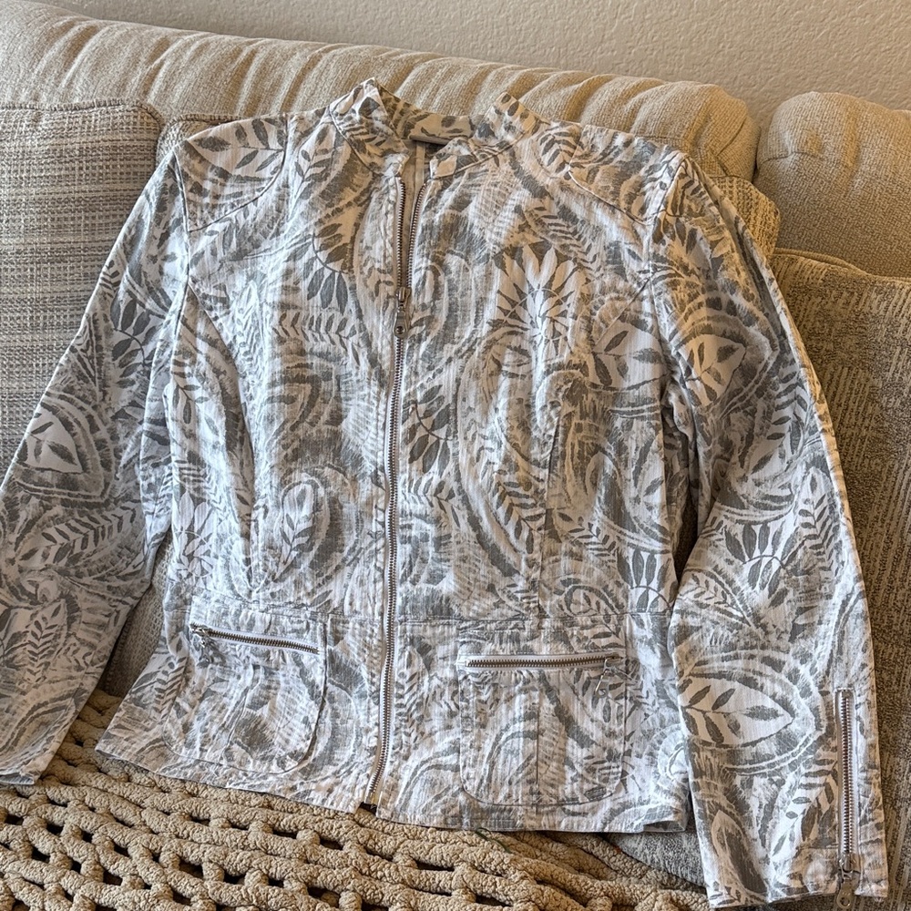 Chico's White and Gray Patterned Teddy Jacket like new